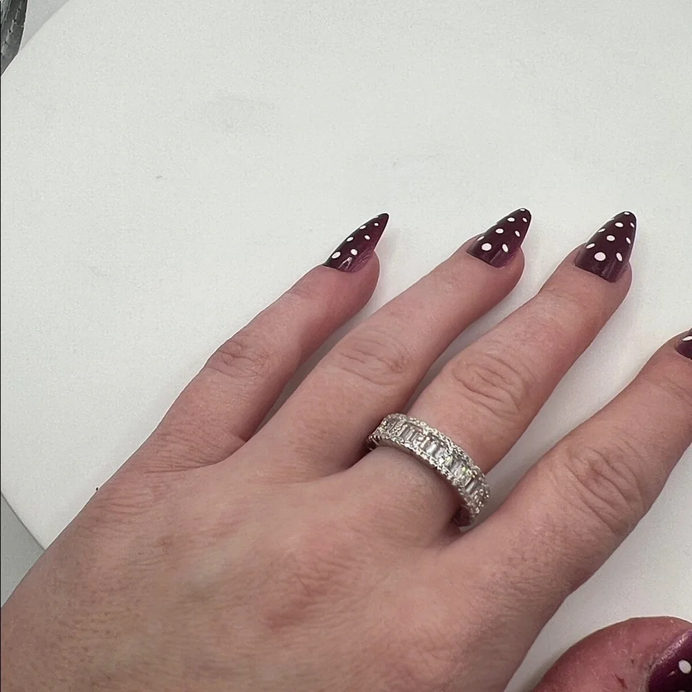 1182. White Gold Filled & Crystal Women's Ring. Size 6.